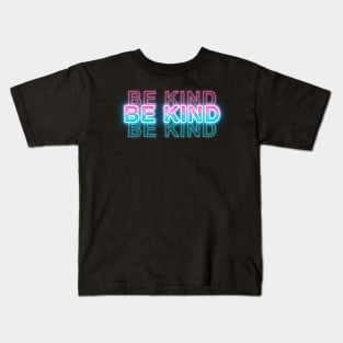 Be kind. Kids T-Shirt